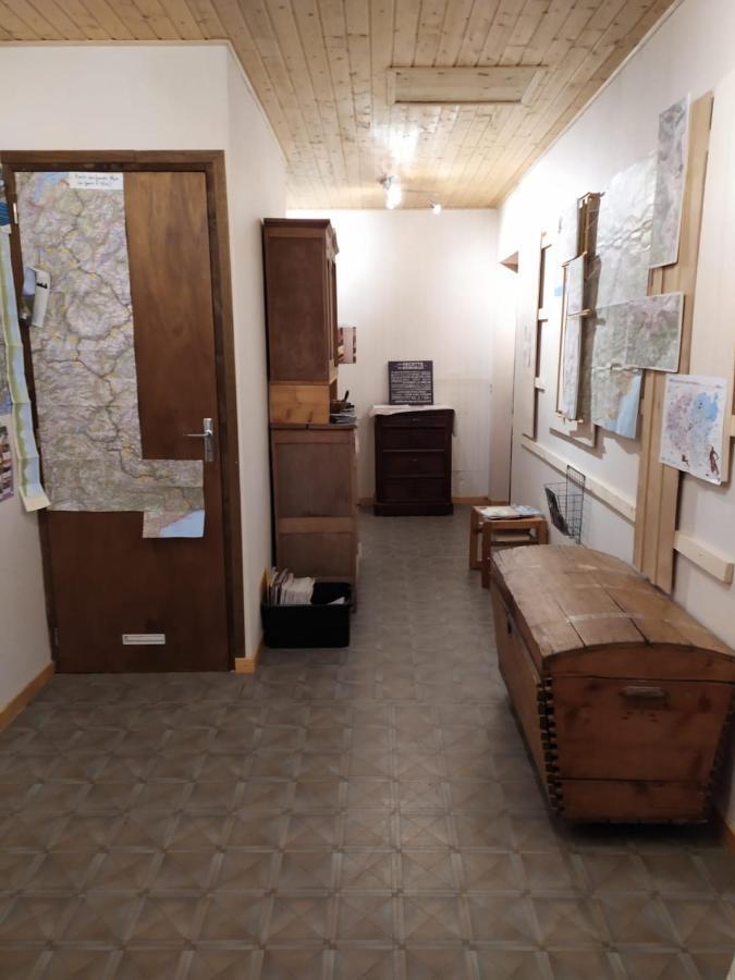 Chardon Bleu Appartement Chambre Cuisine Coin A Manger Sanitaires Salle D'Eau Barcelonnette Exterior foto