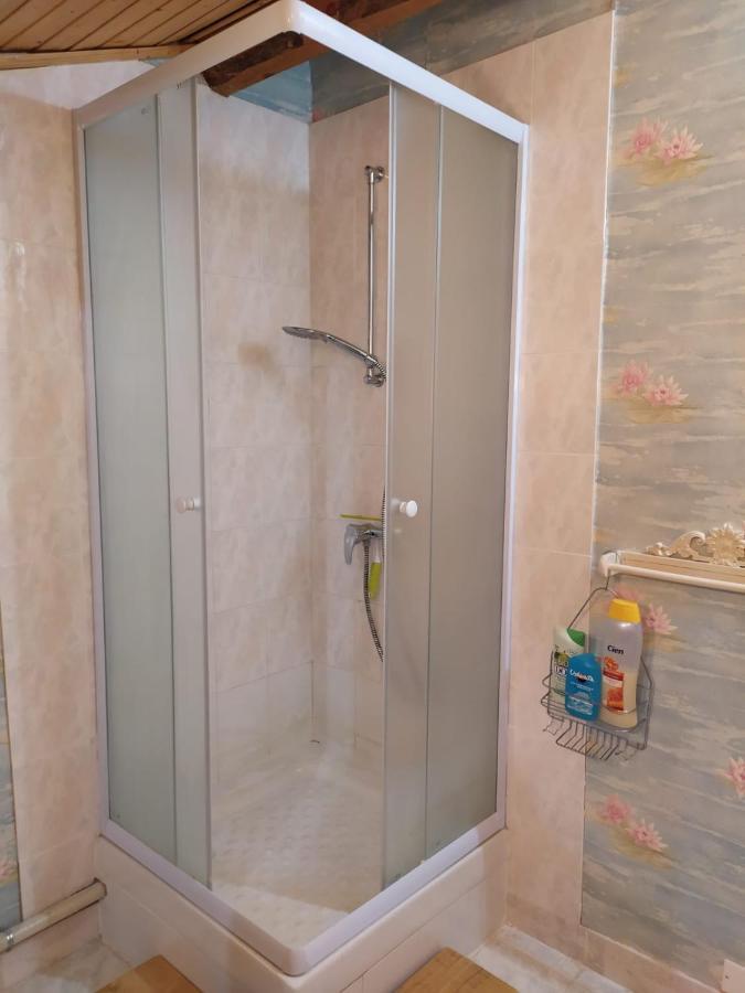 Chardon Bleu Appartement Chambre Cuisine Coin A Manger Sanitaires Salle D'Eau Barcelonnette Exterior foto