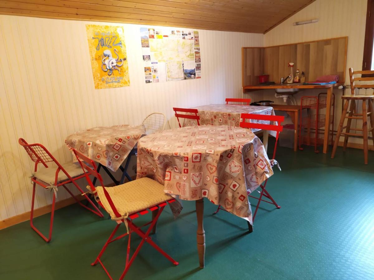 Chardon Bleu Appartement Chambre Cuisine Coin A Manger Sanitaires Salle D'Eau Barcelonnette Exterior foto